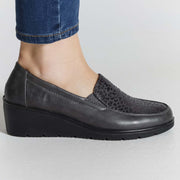 Roose | Elegante Keil-Mokassins mit strukturiertem Detail