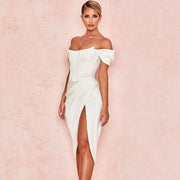 Jasmine - Drapiertes Midi-Cocktailkleid mit freien Schultern aus glänzendem Satin