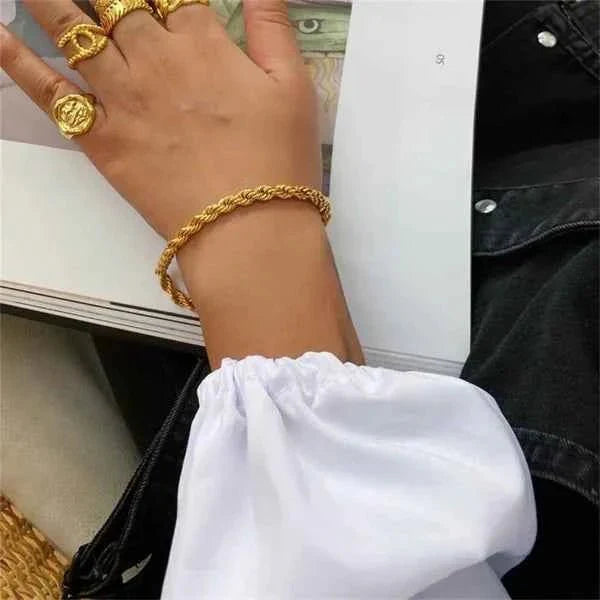 Goldenes Kettenarmband