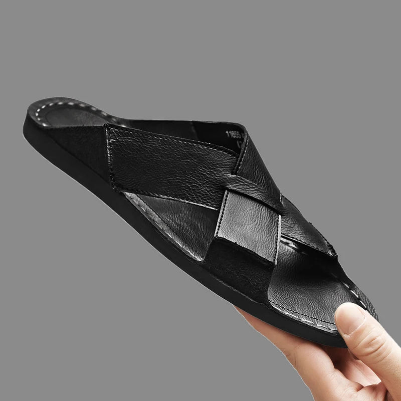 Herren-Pantolette mit offener Spitze und gekreuztem Riemenaufbau