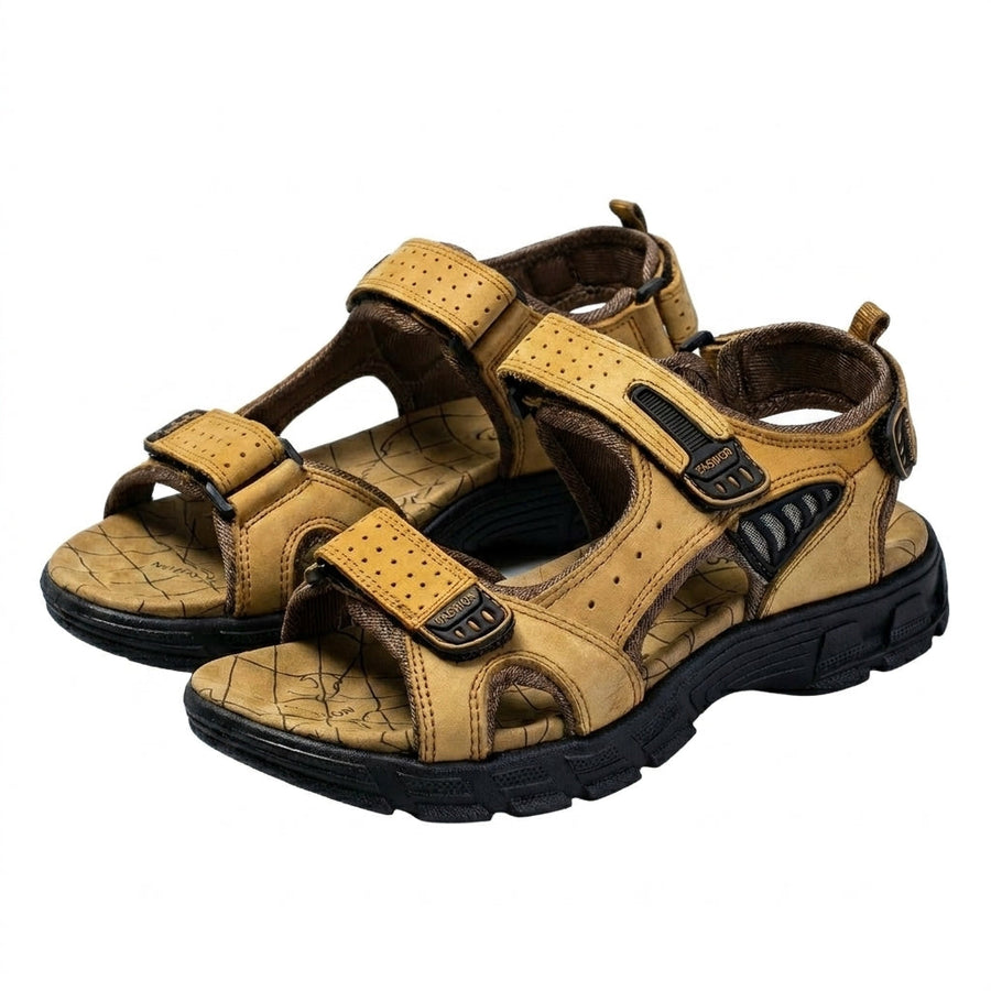 Herren-Sandalen mit drei verstellbaren Klettverschlussriemen und profilierter Laufsohle