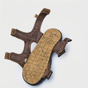 Herren-Sandalen mit drei verstellbaren Klettverschlussriemen und profilierter Laufsohle