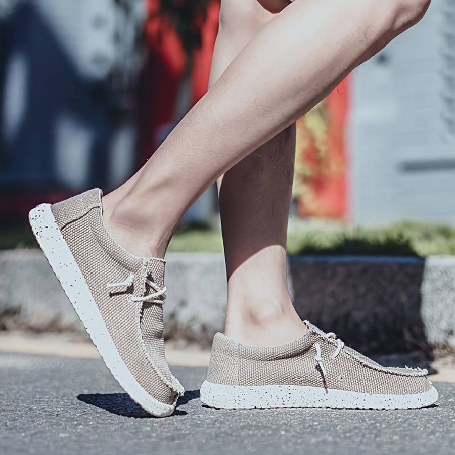 Herren Schnürschuhe mit strukturierter Oberfläche und kontrastierender Sohle