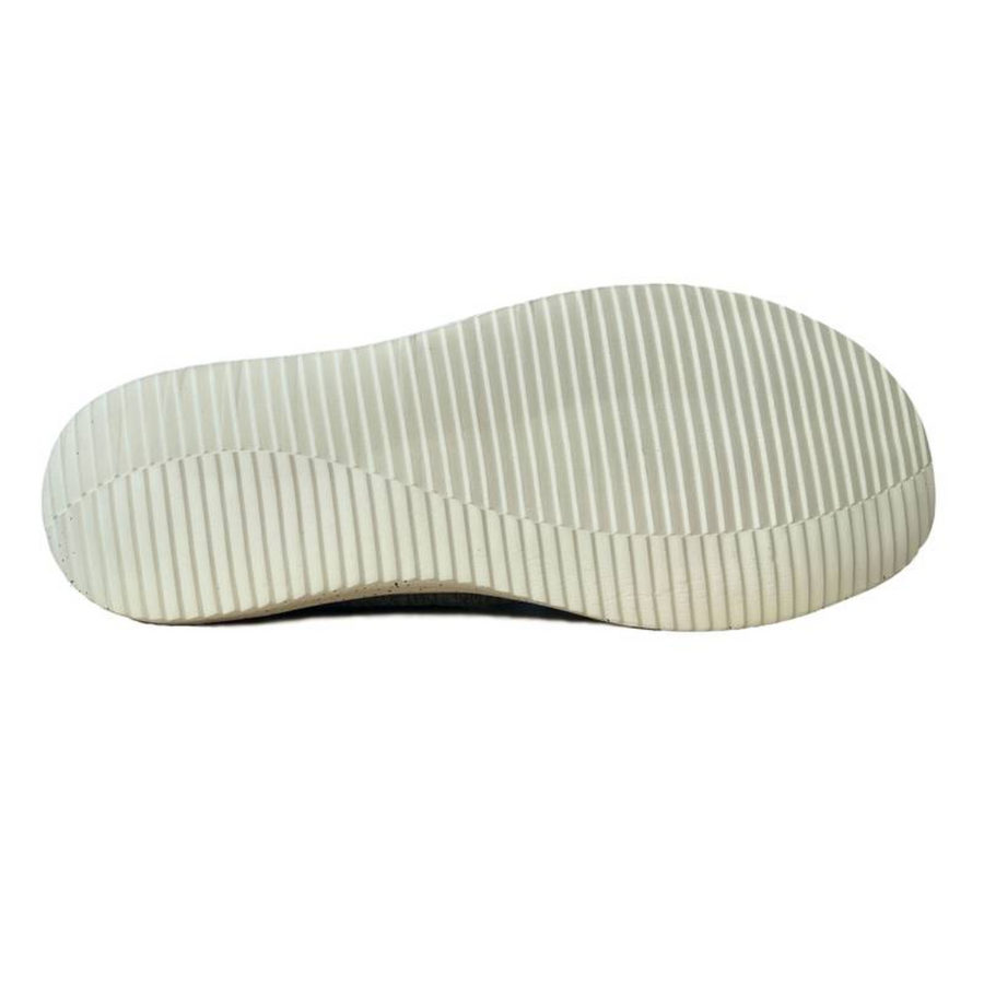 Herren Schnürschuhe mit strukturierter Oberfläche und kontrastierender Sohle