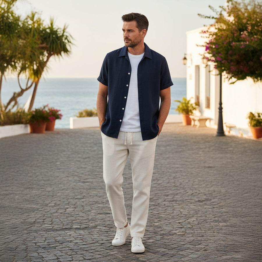 Herren-Set aus Kurzarmhemd mit Reverskragen und Hose mit Kordelzug