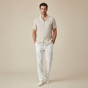 Herren-Set aus Kurzarmhemd mit Reverskragen und Hose mit Kordelzug