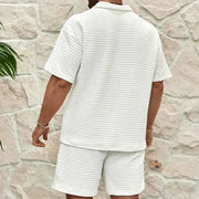 Herren-Set aus Poloshirt mit Viertelreißverschluss und Shorts mit Gitterstruktur