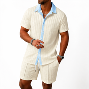 Herren Set mit Kurzarmhemd mit Kragen und Knopfleiste sowie Shorts mit elastischem Bund und Kordelzug