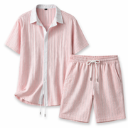 Herren Set mit Kurzarmhemd mit Kragen und Knopfleiste sowie Shorts mit elastischem Bund und Kordelzug