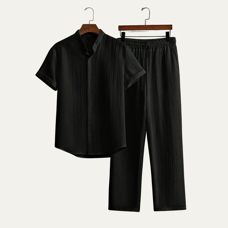 Herren Set mit Kurzarmhemd mit Stehkragen und Knopfleiste sowie Hose mit elastischem Bund