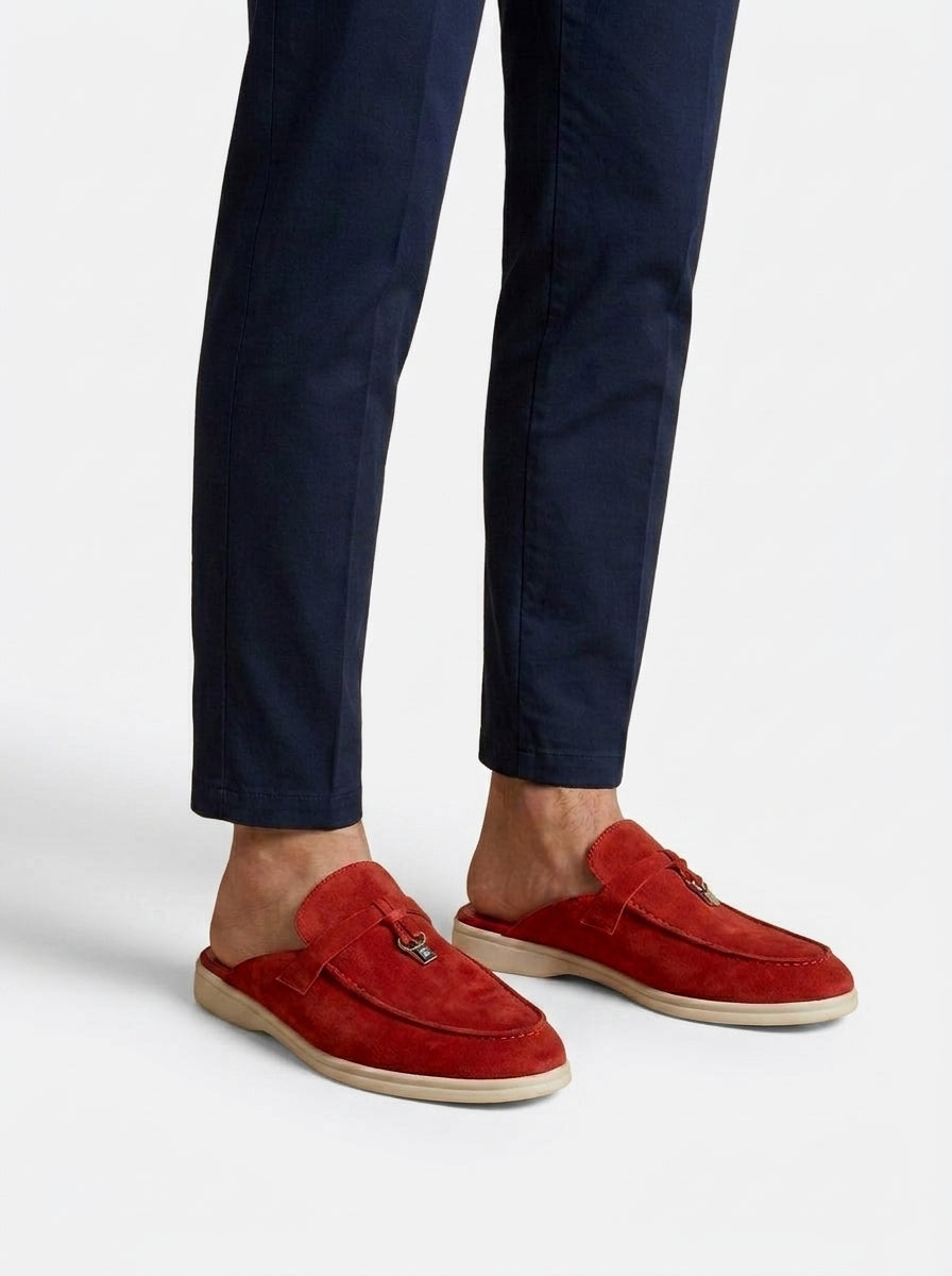 Herren-Slipper mit offener Ferse, Velours-Oberfläche und Metallverzierung