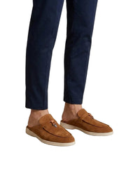 Herren-Slipper mit offener Ferse, Velours-Oberfläche und Metallverzierung