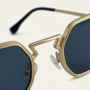 Herren Sonnenbrille mit geometrischer Vollrandfassung und Winkelsteg