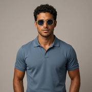 Herren Sonnenbrille mit geometrischer Vollrandfassung und Winkelsteg