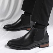 Herren Stiefeletten mit elastischen Seiteneinsätzen und Zuglaschen