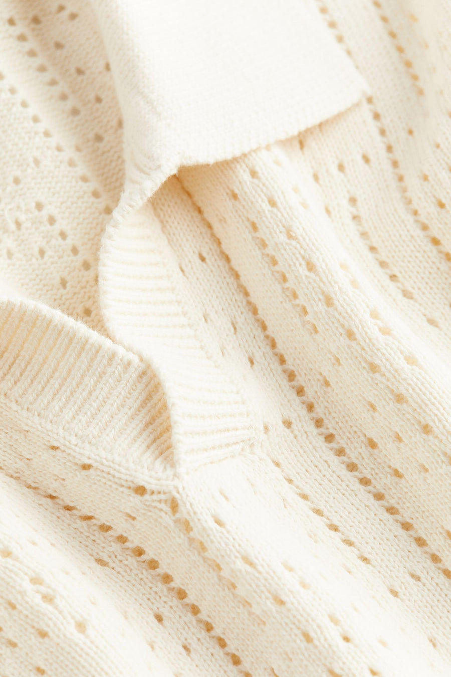 Eleganter Häkel-Strickpullover mit Polokragen