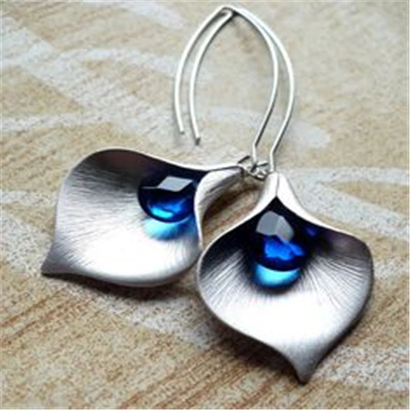Blaue Steinohrhänger in Silber