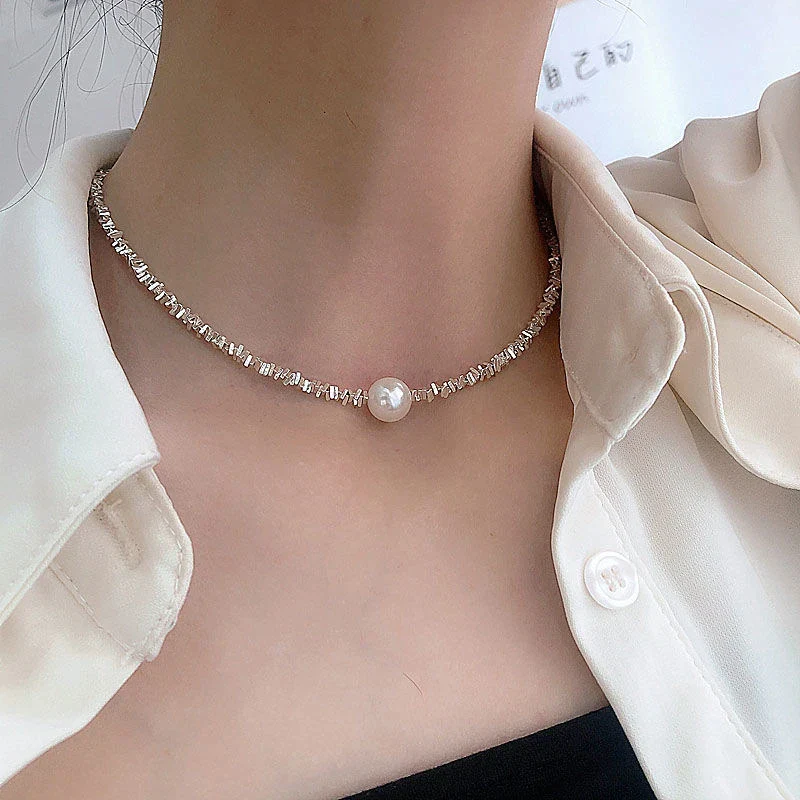 Elegante Halskette mit Perlen