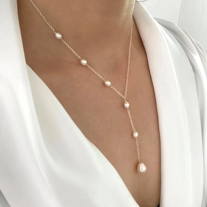 Kette mit Anhängern und Vintage-Perlen