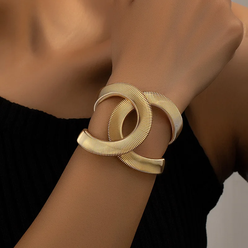 Elegantes Doppelt-Goldarmband