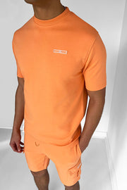 Sportliches Set für Männer mit T-Shirt und Shorts