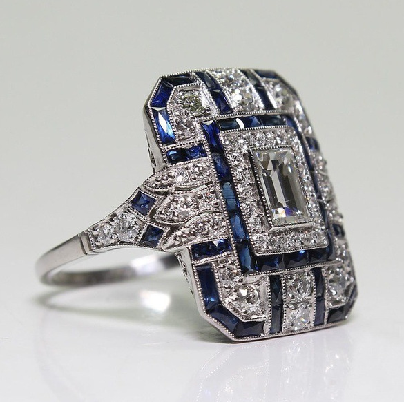 Vintage-Ring aus poliertem Silber mit blauer Zirkonia