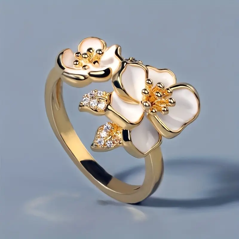 Goldring mit weißen Blüten in Emaille