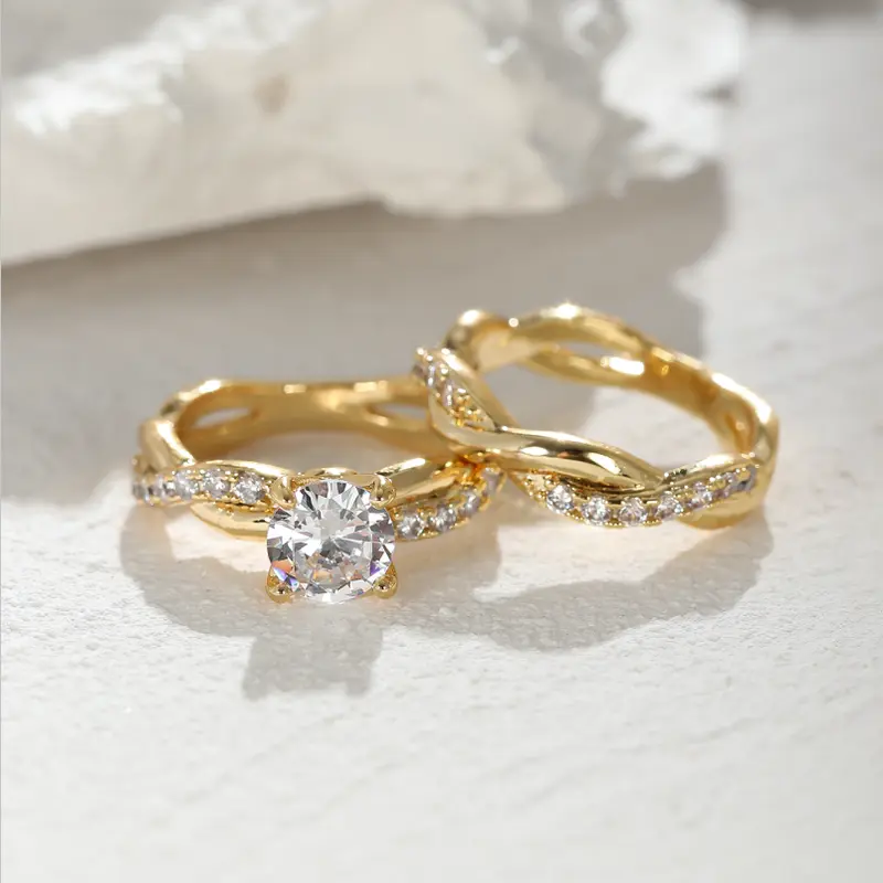 Set mit funkelnden Ringen