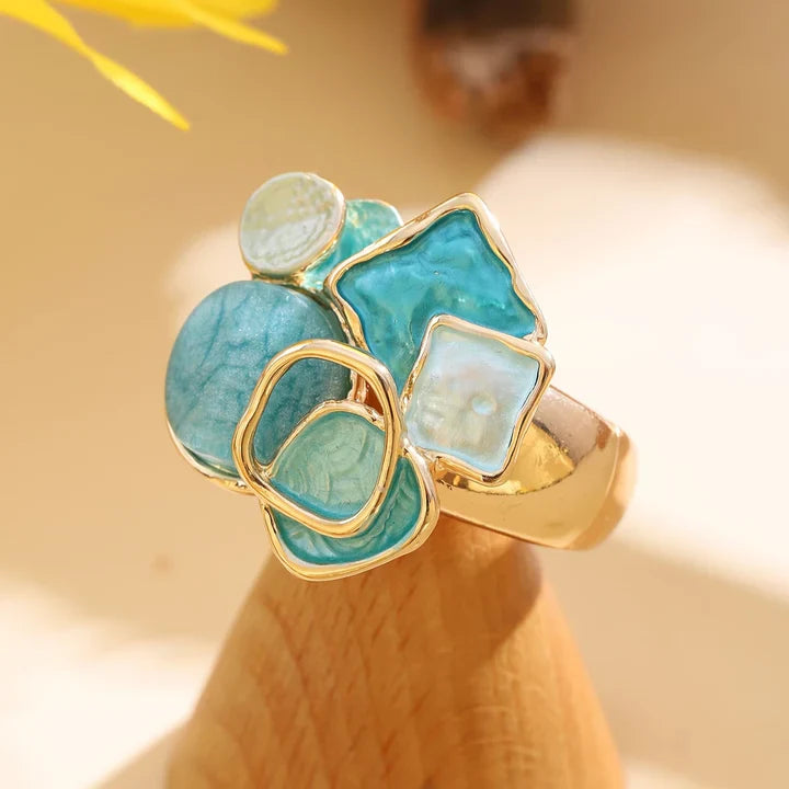 Goldring mit blauer und weißer Emaille