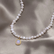 Perlenkette mit Mondstein in Gold