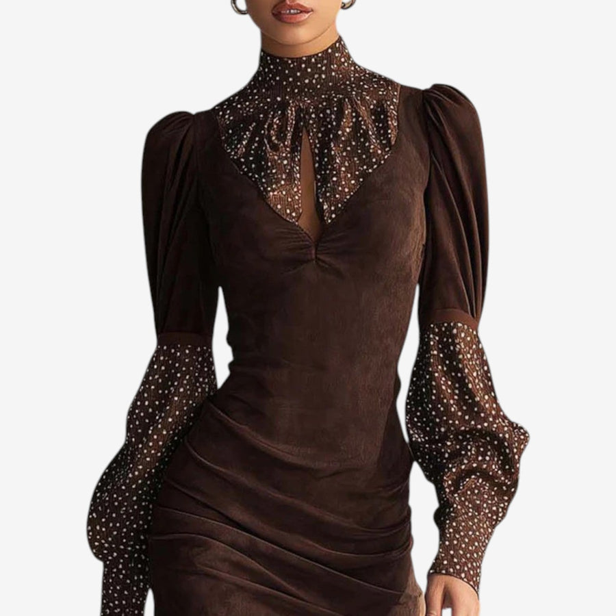 Hanneli – Mini Kleid Mit Hohem Ausschnitt Und Enger Passform