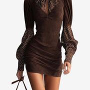 Hanneli – Mini Kleid Mit Hohem Ausschnitt Und Enger Passform