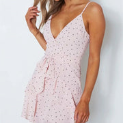 Kurzes Damenkleid mit Tupfenmuster und Rüschen im Cross-Over-Stil - Abril