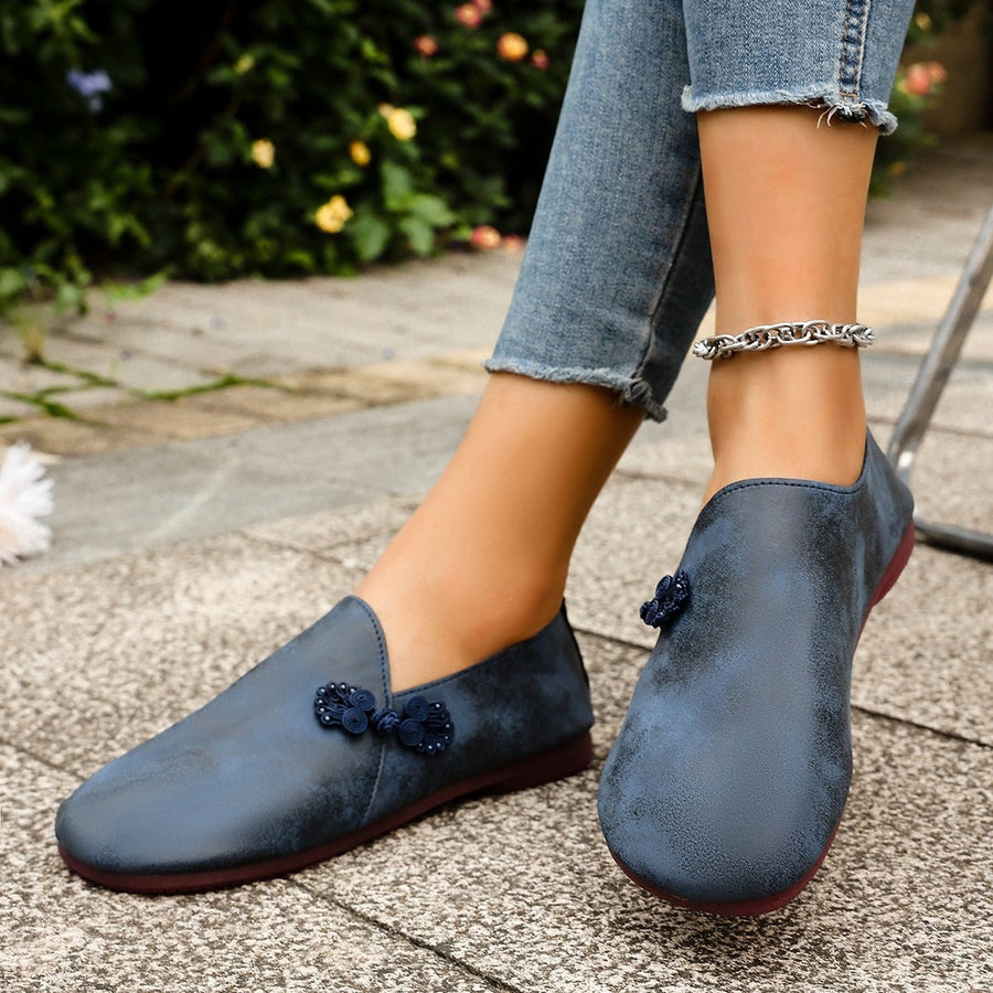 Flache Damen-Slipper im Retro-Stil mit handgemachter Stickerei - Elena