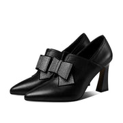 Damenschuhe mit Absatz und Zierschleife im eleganten Stil - Clara