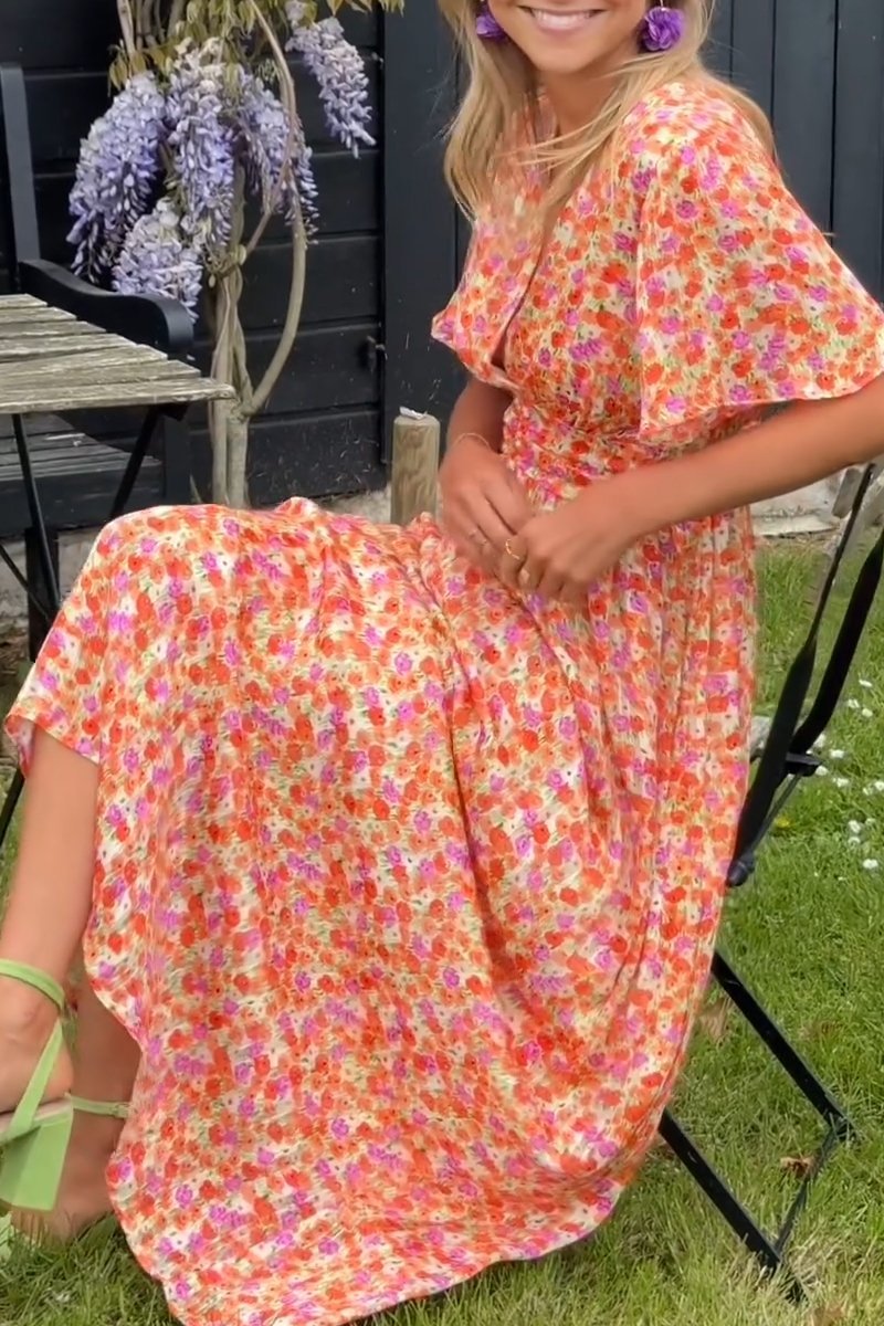 Mariella | Langarmkleid mit Blumenmuster im romantischen und leichten Stil