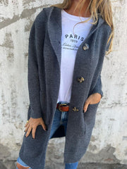 VIKTORIA - ELEGANTE STRICKJACKE MIT KNOPFDETAILS