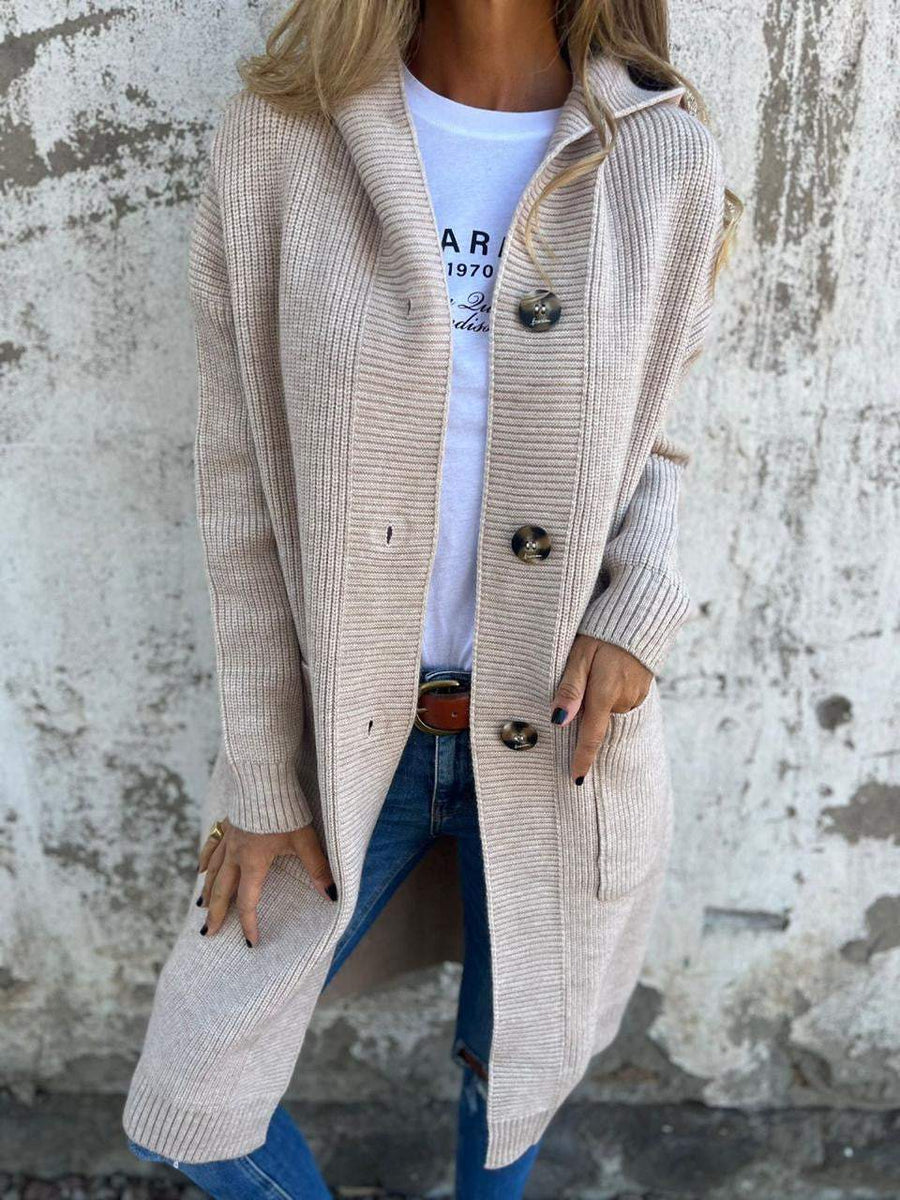 VIKTORIA - ELEGANTE STRICKJACKE MIT KNOPFDETAILS