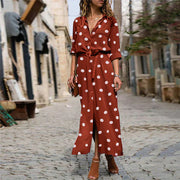 Modekleid mit Punkten