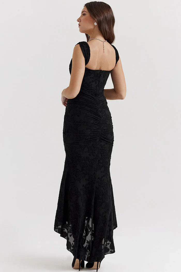 Schulterfreies Spitzen-Abendkleid mit figurbetonter Passform