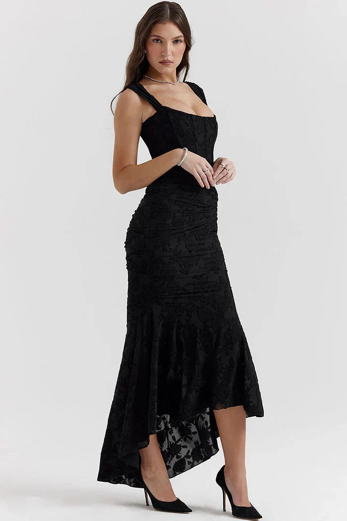 Schulterfreies Spitzen-Abendkleid mit figurbetonter Passform
