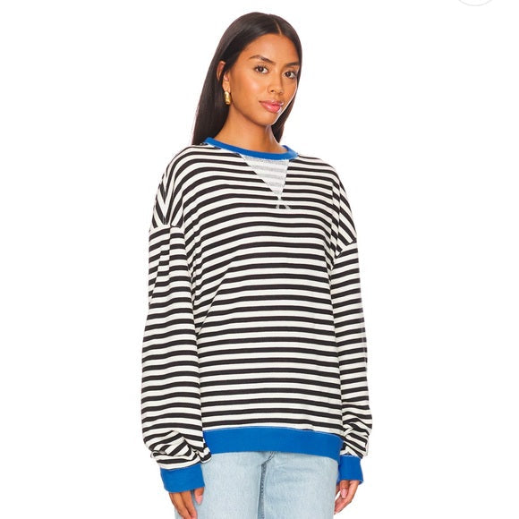 Helen Gestreifter Oversize Pullover mit Küstenflair | Blau / Schwarz
