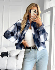 Mila – Kariertes Overshirt mit Brusttaschen & Knopfleiste