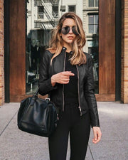 Moderne Bikerjacke aus Kunstleder – Stilvolle Kurzjacke mit Reißverschluss