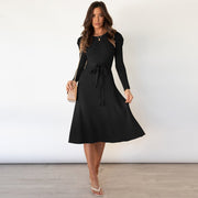 Nora – Feinstrick-Kleid mit Taillengürtel und Strukturmuster