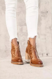 Lorena- Palmer Norwich Bestickte Lederstiefel