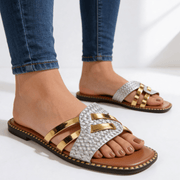 Pantoletten Damen flach mit Riemen und Nieten