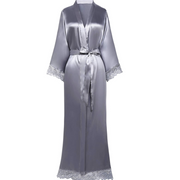 Heidi-Mode | Lange Bademantel aus Satin mit Spitzen Details