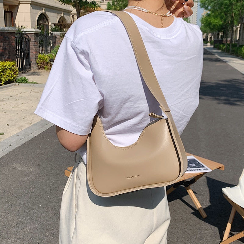 Elegante PU-Leder-Handtasche aus der AKTIVA Essentials Kollektion