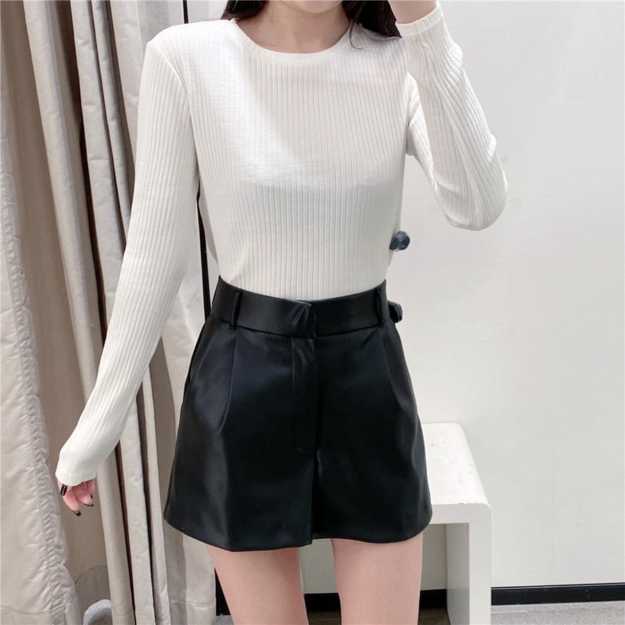 Damen-Kunstleder-Shorts mit eleganten Zierleisten